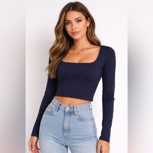 NWOT Babaton Contour Round Neck Long Sleeve Crop Top Navy, size Small